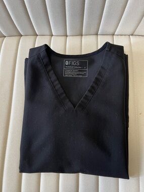 FIGS Black V-Neck Short Sleeve Scrub Top